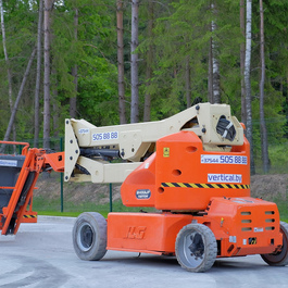 JLG M400AJPN
